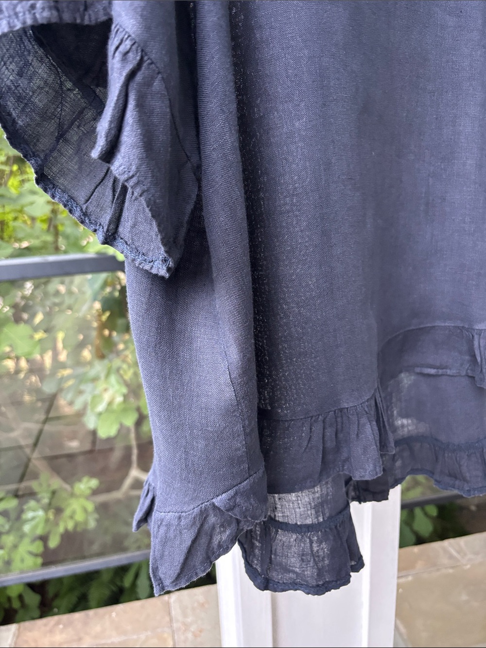 Like New Women's Navy Ruffle-Hem Linen Short Sleeve Blouse - Top Size Large - Picture 5 of 16